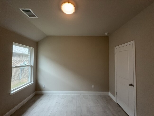 Building Photo - 612 Amenduni Ln