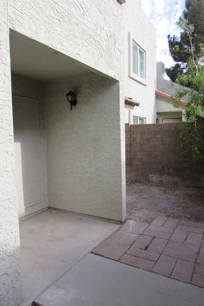 Building Photo - 222 E Brown Rd