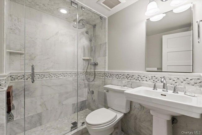 Building Photo - 47 Greenacres Ave