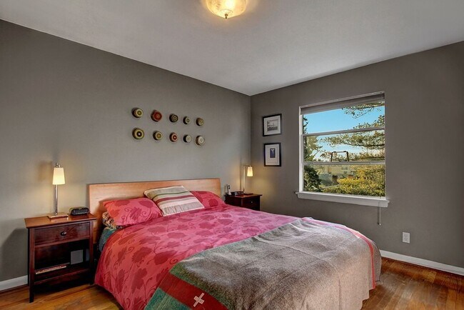 Building Photo - CLICK "REQUEST A TOUR" NOW!