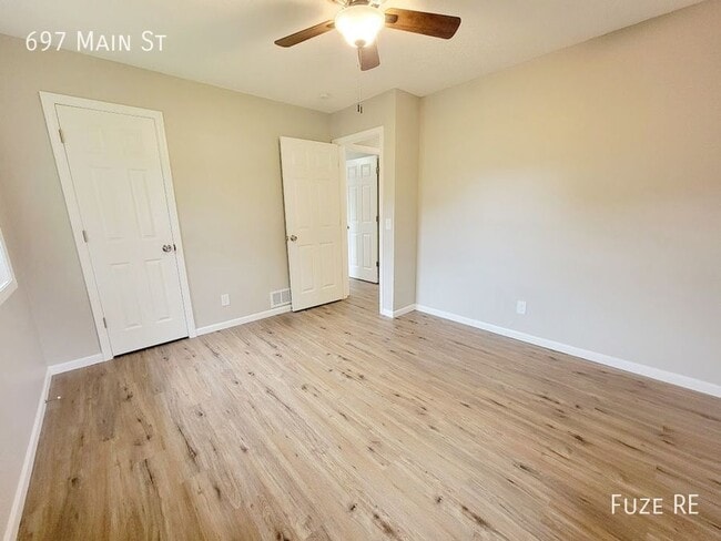 Building Photo - 697 Main St