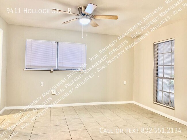 Building Photo - 9411 Hollock St