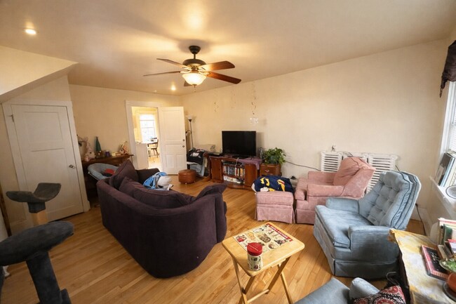 Building Photo - 3956-3958 N Murray