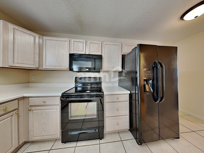 Building Photo - 2911 Firethorn Dr