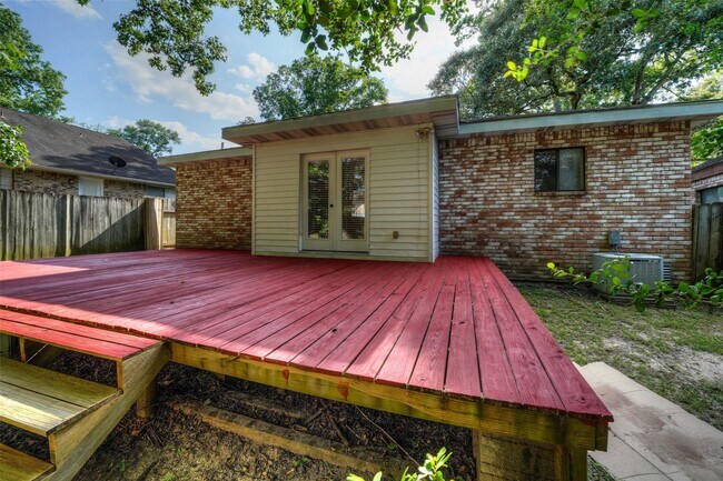 Building Photo - 25 Shady Oak Ln