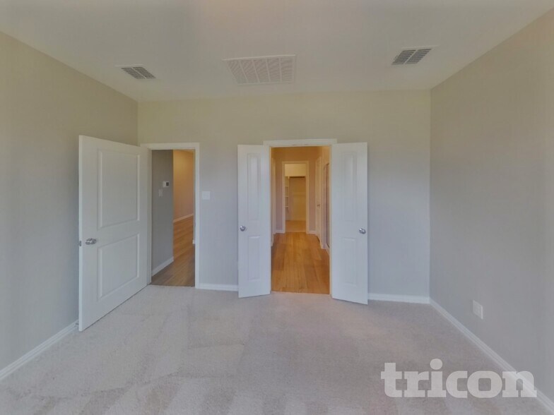 Building Photo - 231 Jenkinson Dr