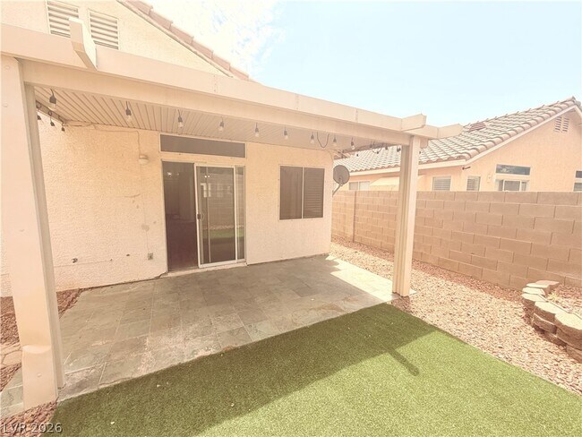 Building Photo - 5905 Silver Heights St