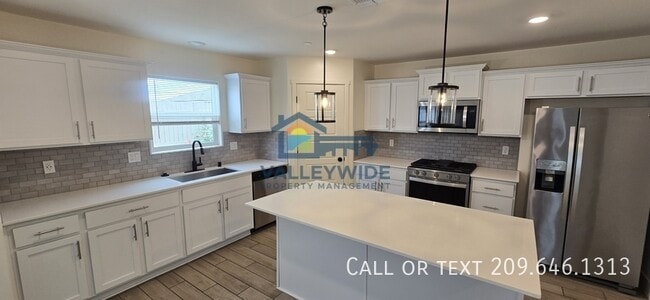Building Photo - 2104 Ukiah Ct