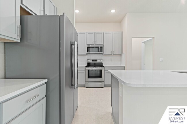 Building Photo - 11 Kaywood Pl