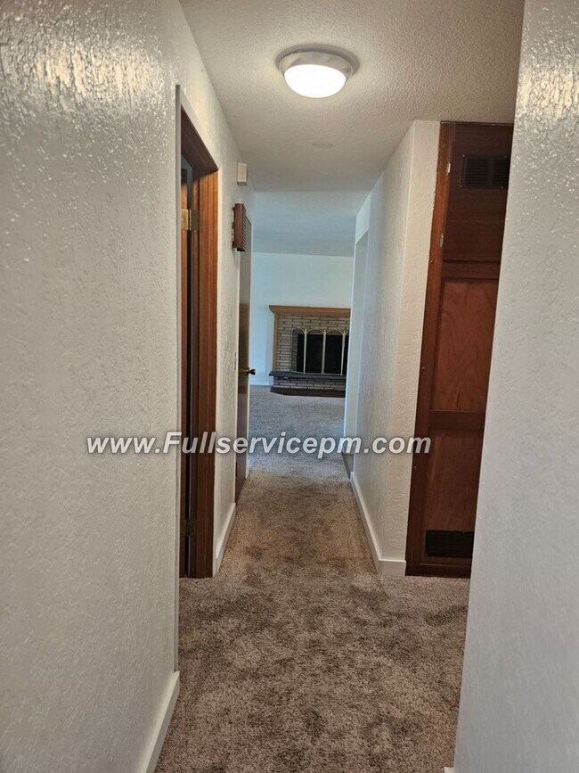 Building Photo - Home sweet home-You need to check this wonderful home out!!