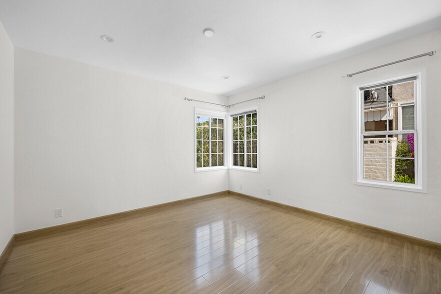 Building Photo - 905 Graynold Ave