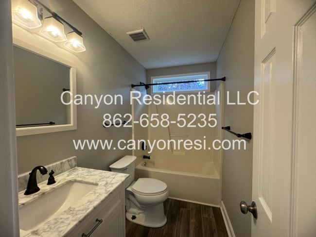Building Photo - Spacious 3-Bedroom Home for Rent in Raeford