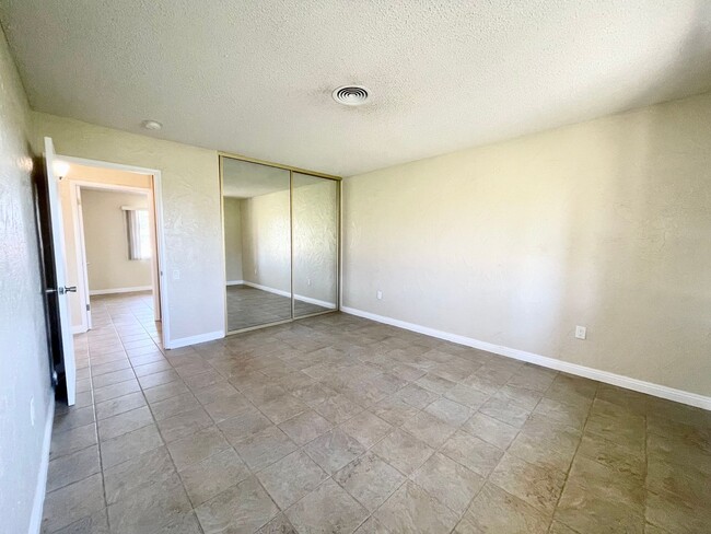 Building Photo - COMING SOON! 2 Bed 2 Bath condo in Palm De...