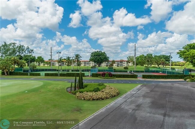 Building Photo - 9220 S Hollybrook Lake Dr