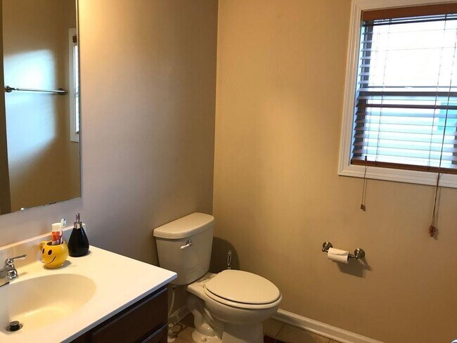 Building Photo - 480 Meadow Hill Dr