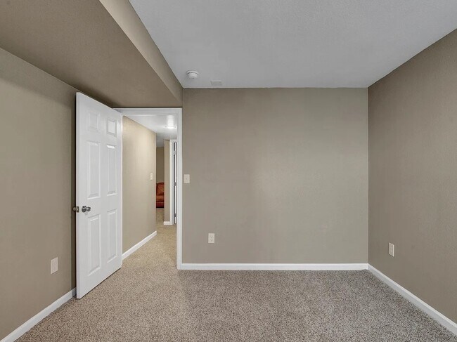 Building Photo - Beautiful ranch-style home!