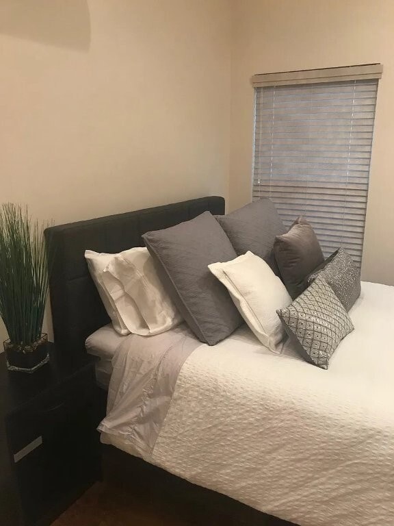 Building Photo - 406 Willard St