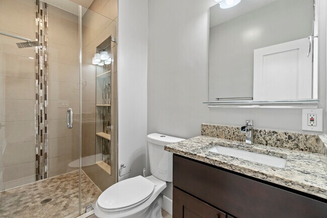 Building Photo - 2118 4th St NE