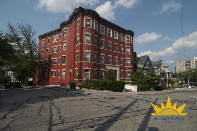 Building Photo - 9 A Summit Ave