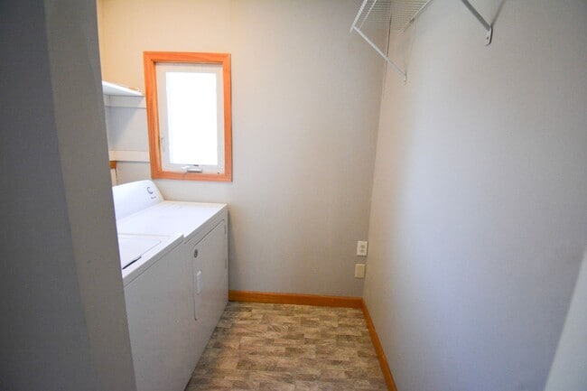 Building Photo - Rent Special!  2 Bed, 1 Bath Home Near Mayo Clinic