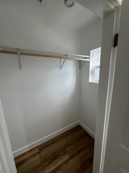 Building Photo - 3619 Edenhurst Ave