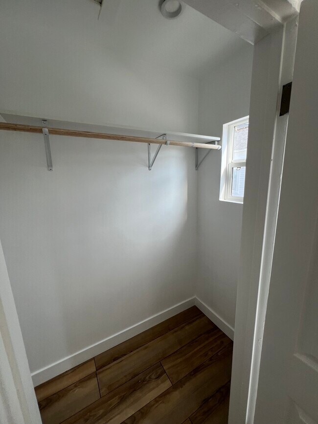 Building Photo - 3619 Edenhurst Ave