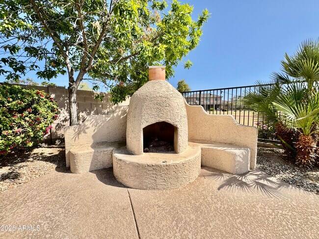 Building Photo - 4521 W Paseo Way