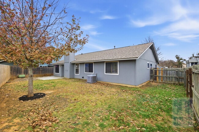 Building Photo - 401 Oakridge Pass