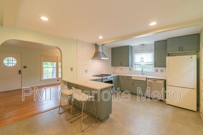 Building Photo - 1301 Pierson Dr