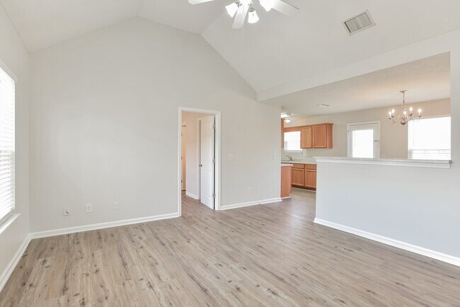 Building Photo - 154 Dreville Dr