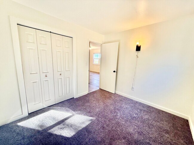 Building Photo - Updated 2-bedroom home close to Farmville