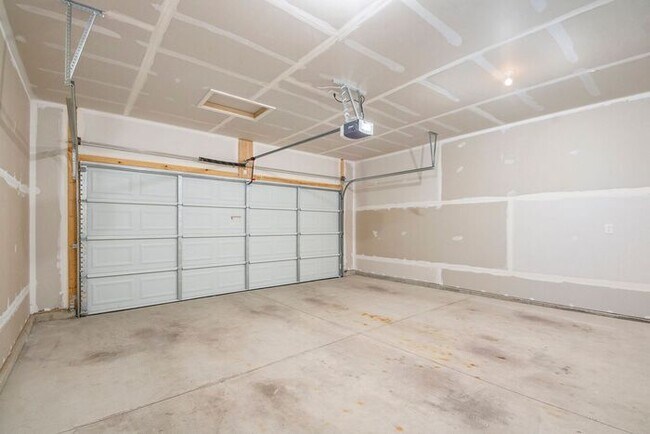 Building Photo - 2214 Macatawa Ln