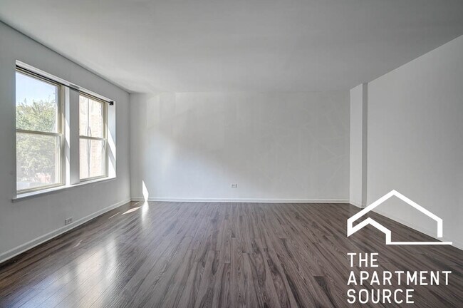 Building Photo - 925 W Carmen Ave
