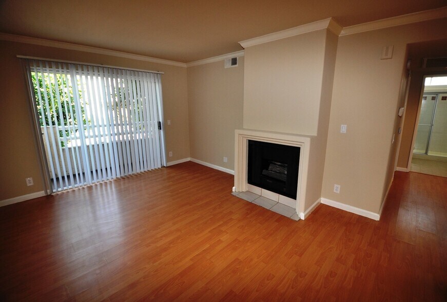 Building Photo - 6041 Fulton Ave