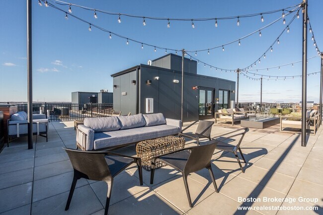 Building Photo - 600 Broadway