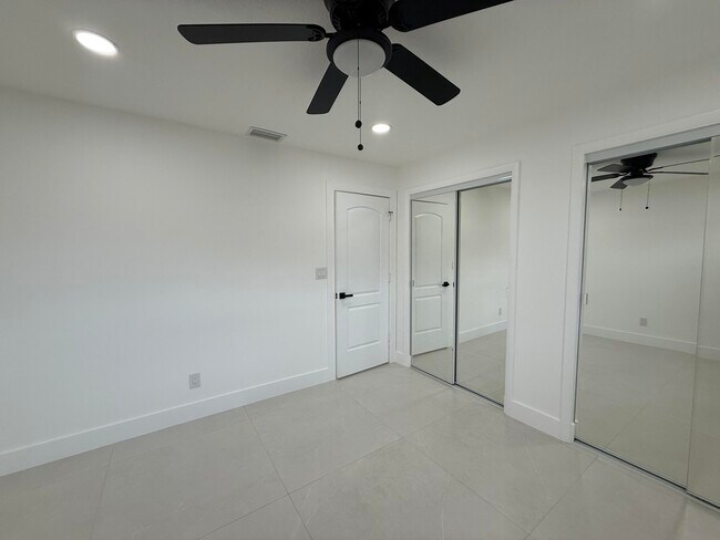 Building Photo - 137 Alcazar St