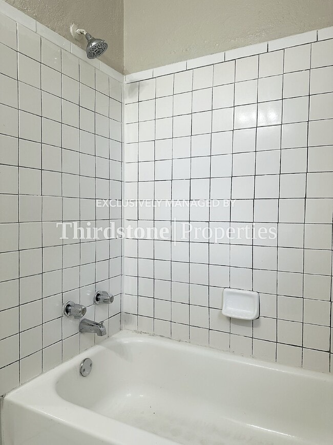 Building Photo - 562 W 49th St