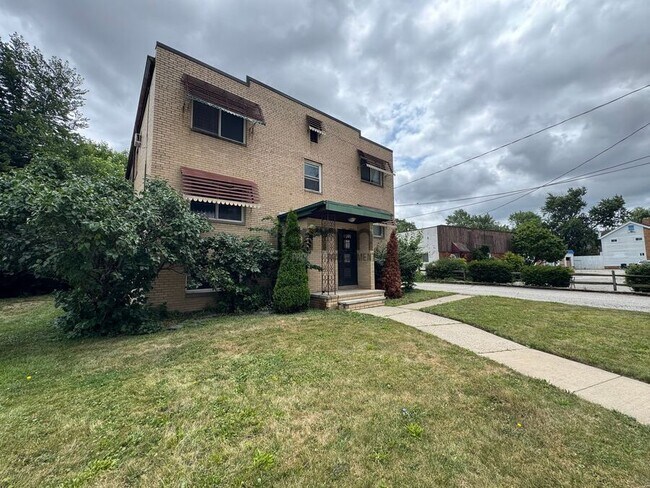 Building Photo - 4201 Rocky River Dr