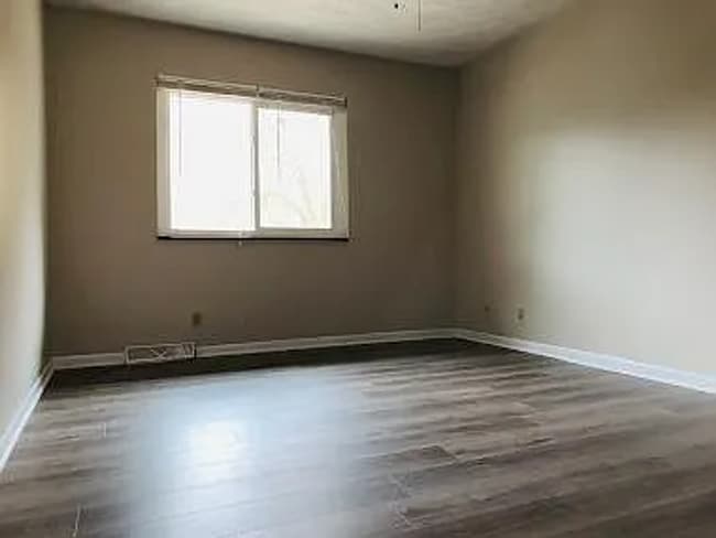 Building Photo - 13828 Y Cir