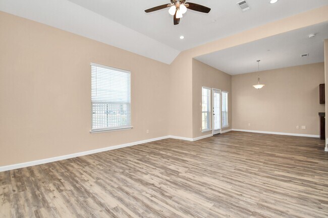 Building Photo - 2203 Bermuda Palms Dr