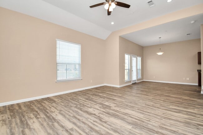 Building Photo - 2319 Bermuda Palms Dr