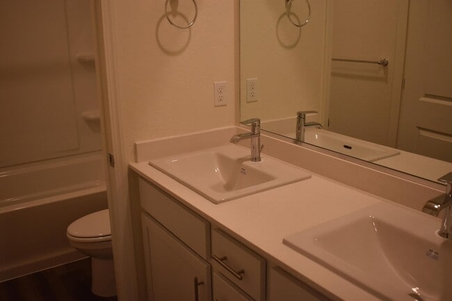 Building Photo - 4554 Iris Ct