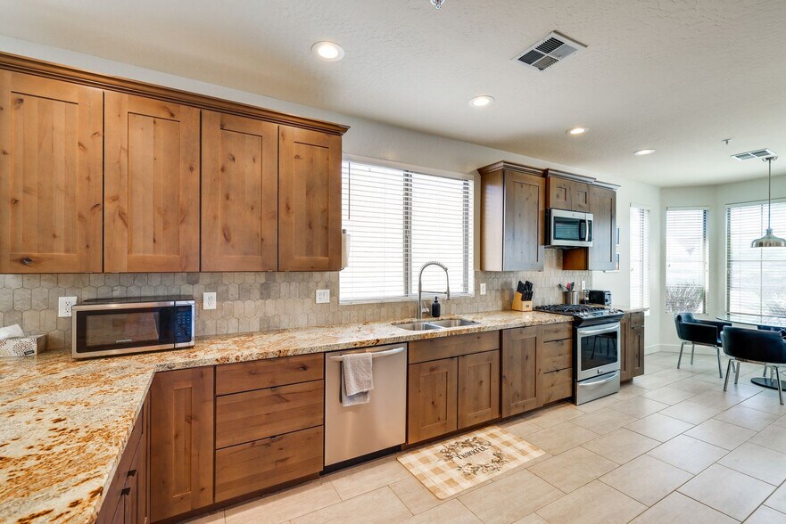 Building Photo - 7316 E Whispering Wind Dr