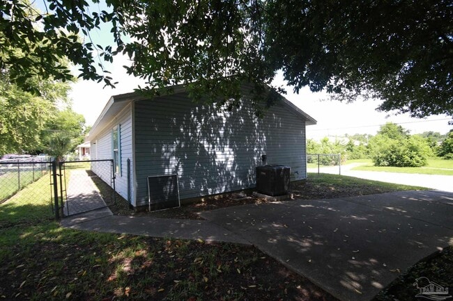 Building Photo - 624 N G St