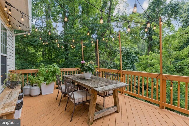 Building Photo - 856 Stonehurst Ct
