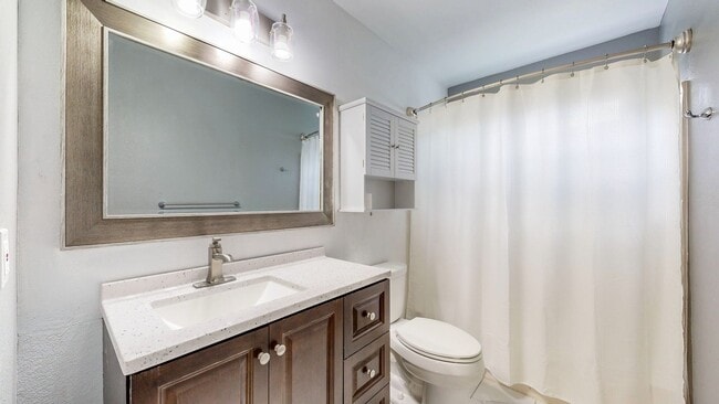 Building Photo - Serene 2 Bedroom 2 Bath Townhome in Windsor, CA with Carport Included!
