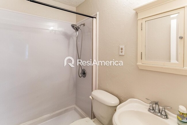 Building Photo - Fully Updated 3BR/1.5B home in Horn Lake