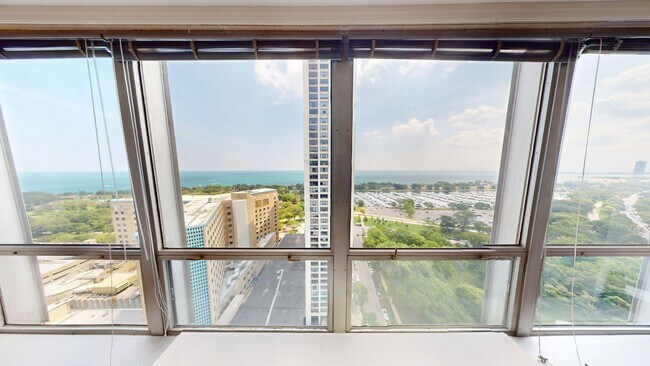 Building Photo - 330 W Diversey Pkwy