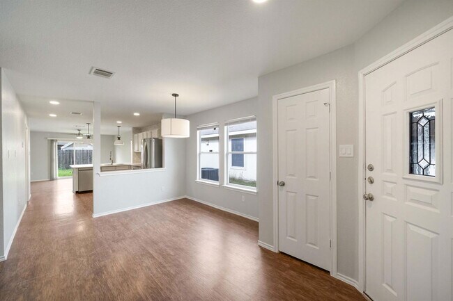 Building Photo - 3002 Crownover St