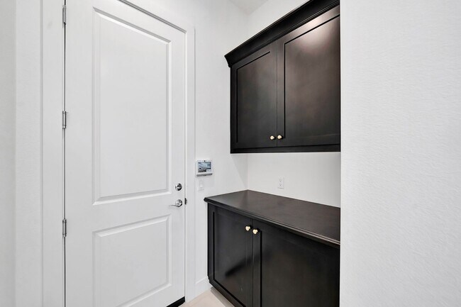 Building Photo - 30000 N Camino los Robles